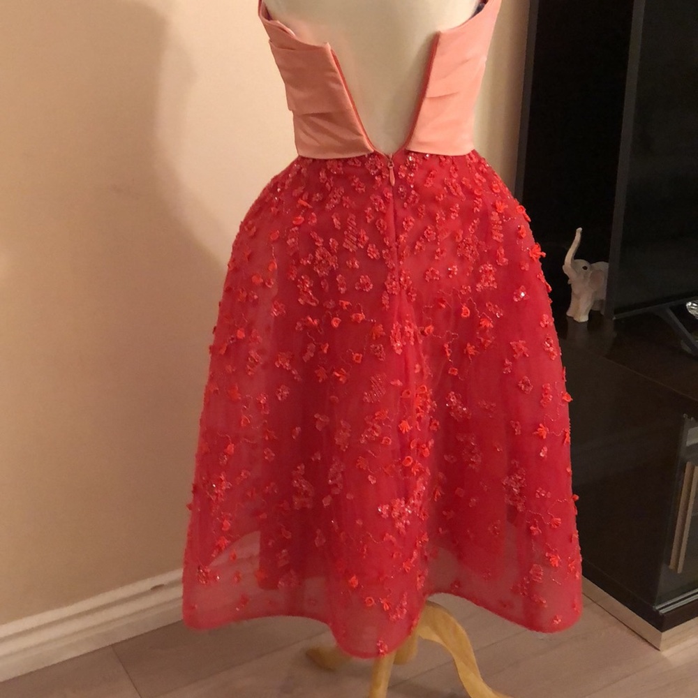 Dress. - Picture 4 of 10